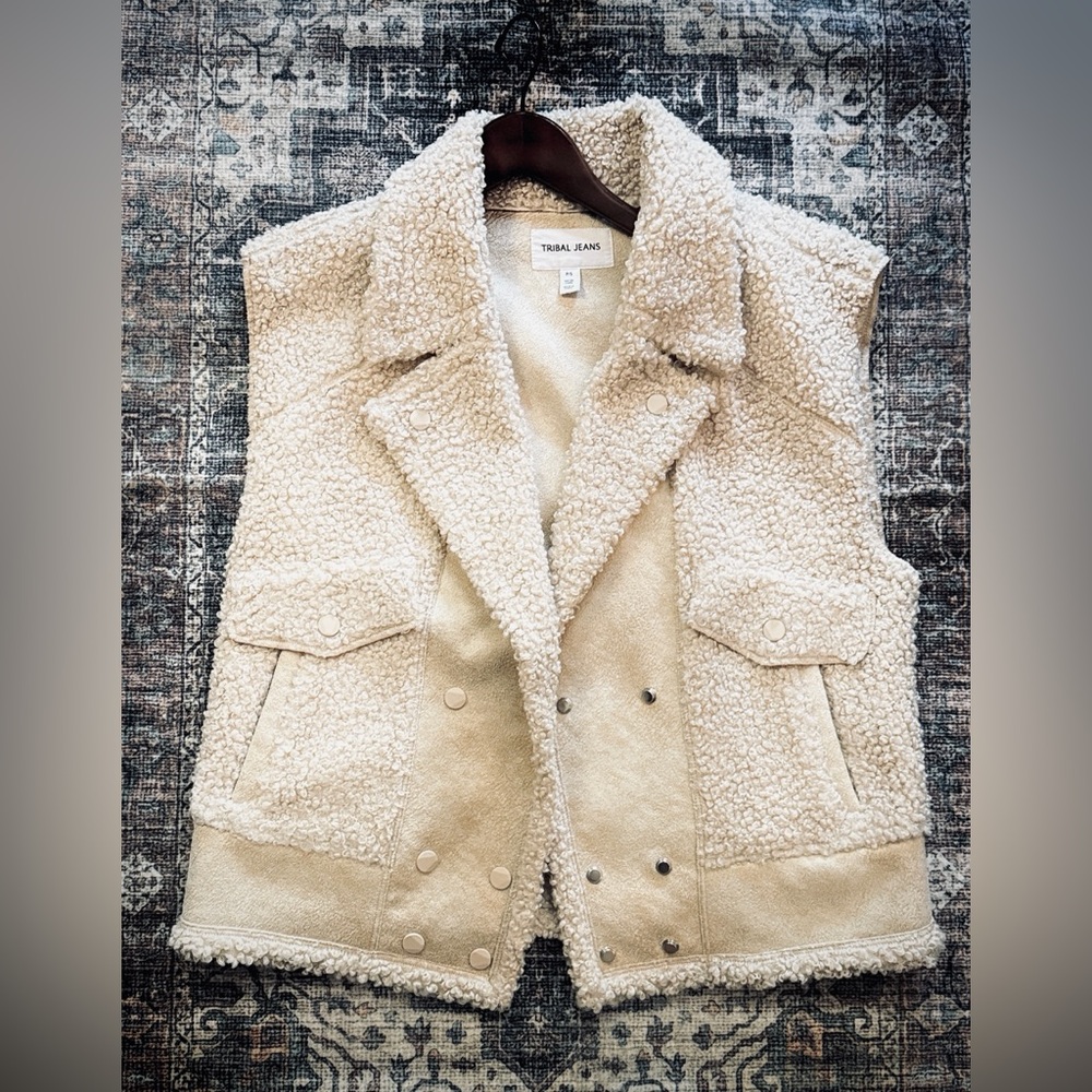 Tribal Sherpa & Faux Suede Snap Vest, in Latte 🦙
